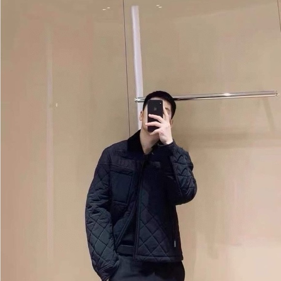 Burberry men quilted jacket in black / navy with logo - Picture 8 of 9